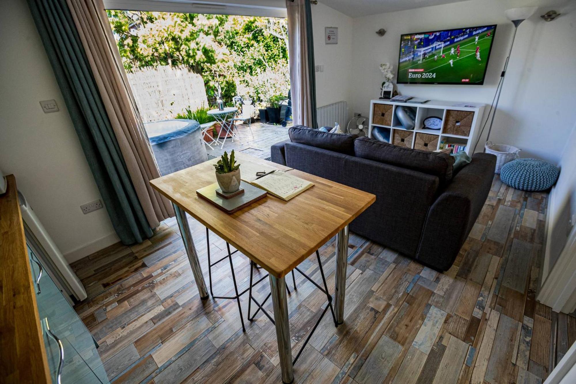 Hideaway Cabin For Two On Edge Of New Forest Hinton  Exterior photo